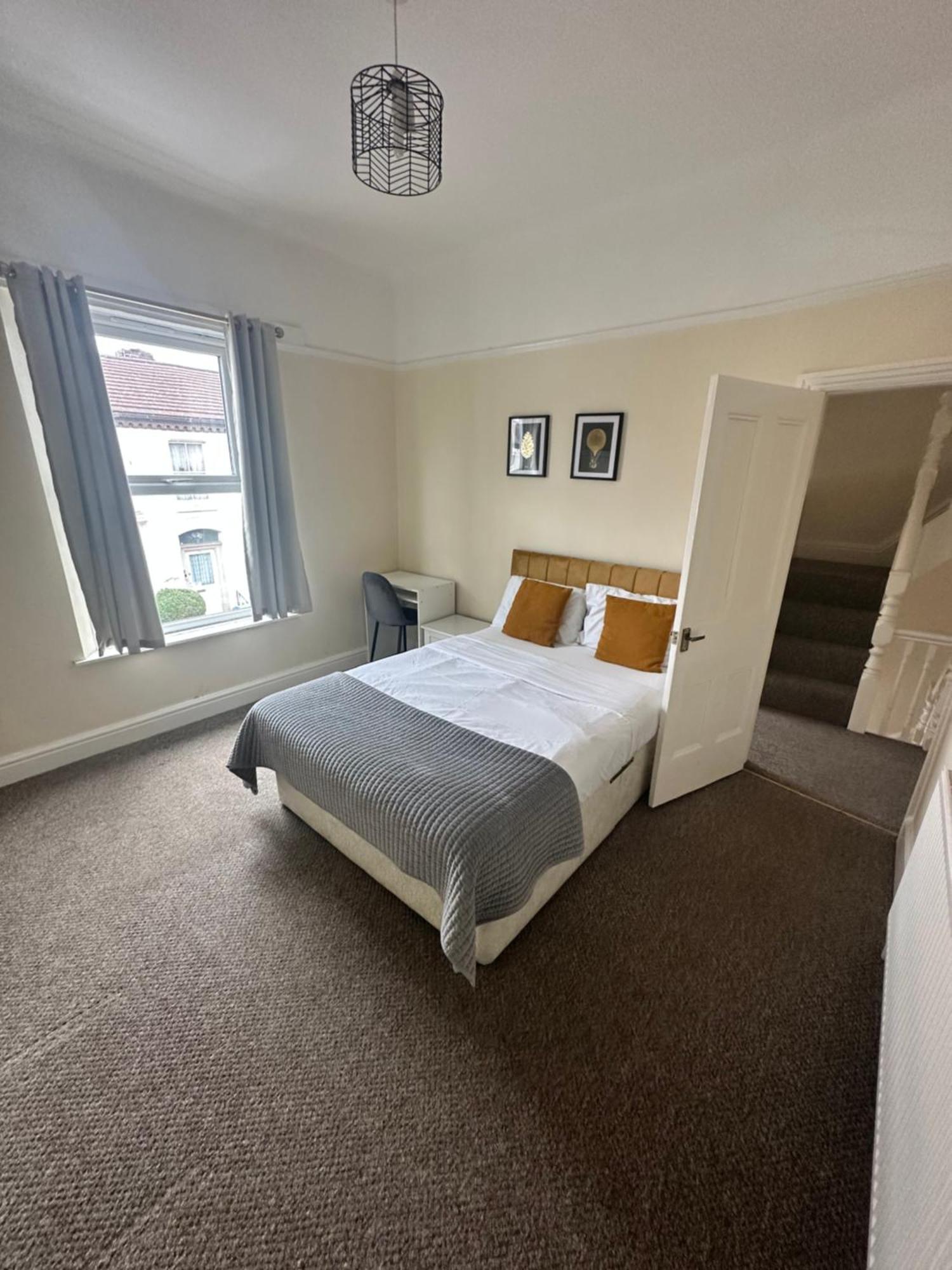 Modern 5 Bedroom House Near Lark Lane Liverpool Zewnętrze zdjęcie