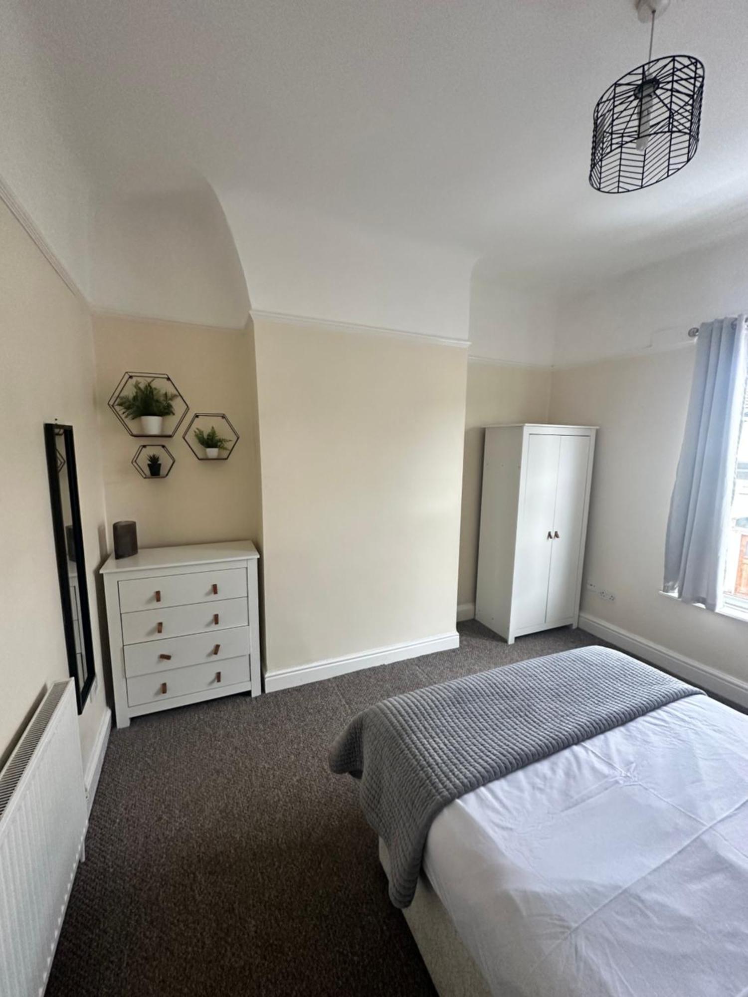 Modern 5 Bedroom House Near Lark Lane Liverpool Zewnętrze zdjęcie