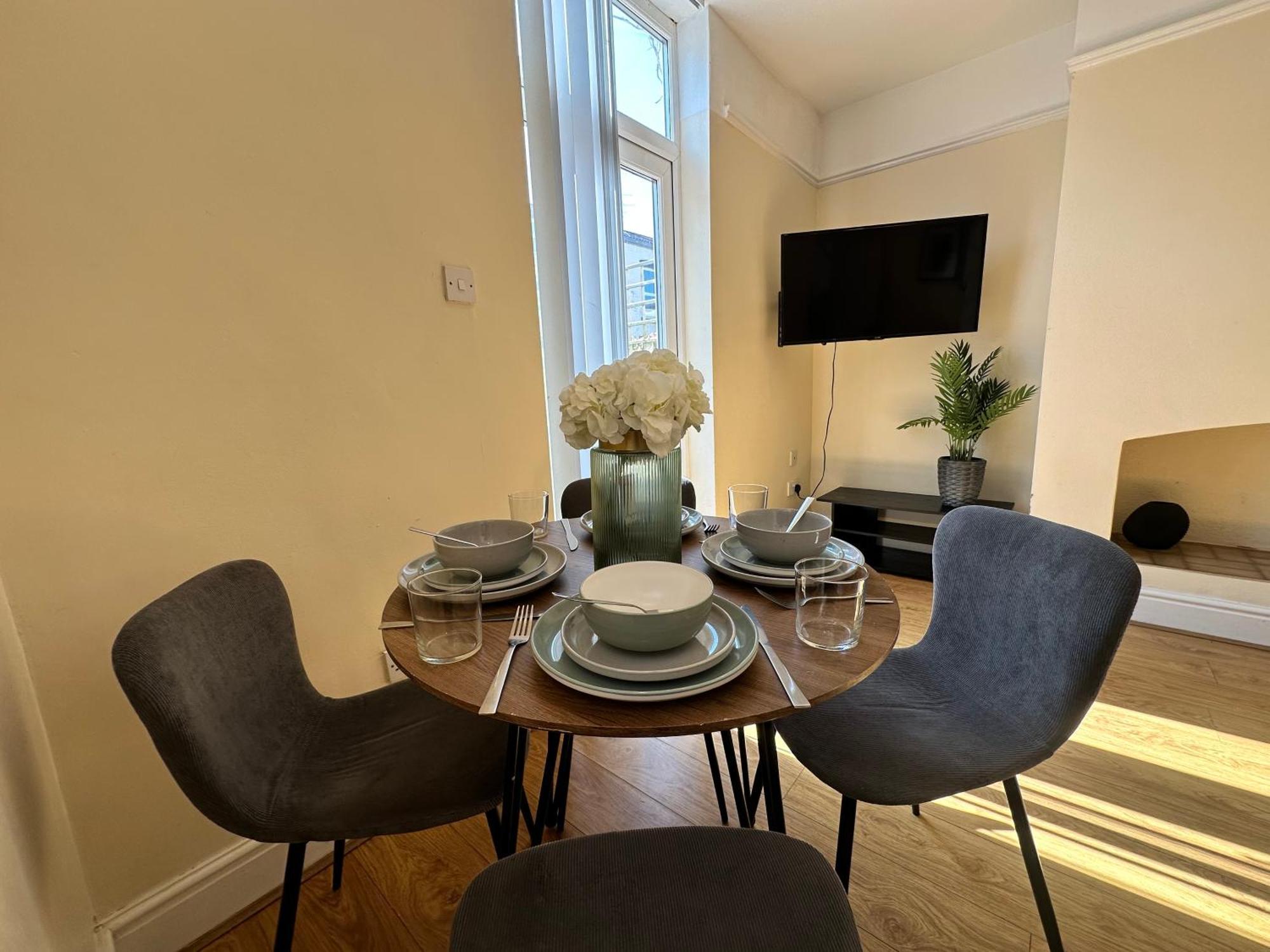 Modern 5 Bedroom House Near Lark Lane Liverpool Zewnętrze zdjęcie